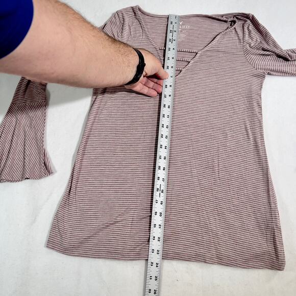 American Eagle Outfitters Soft & Sexy T-Shirt Woman's Small Bell Sleeve V-Neck - Picture 6 of 14